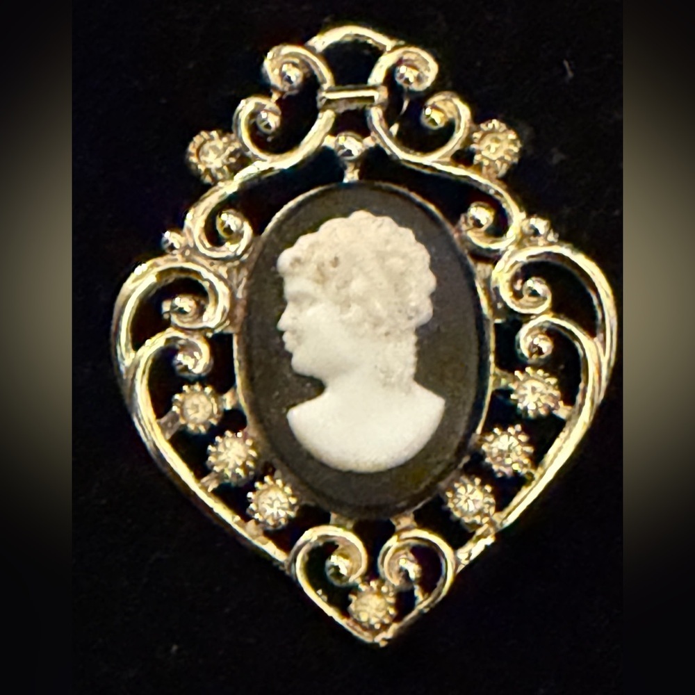 Gold-Tone Black Cameo Heart Pendant Necklace - Classic Women's Jewelry